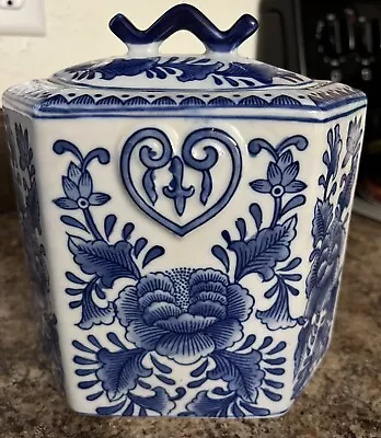 Blue China Fine Porcelain Exclusively For Seymour Mann Vase With Lid Blue White • $25.50