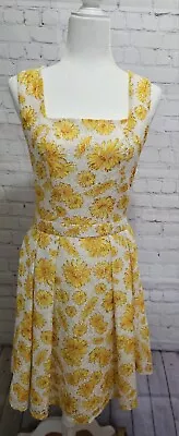 Gabby Skye Cross Back Sleeveless Lace Yellow Daisy Floral Fit & Flare Dress 10 • $16.99