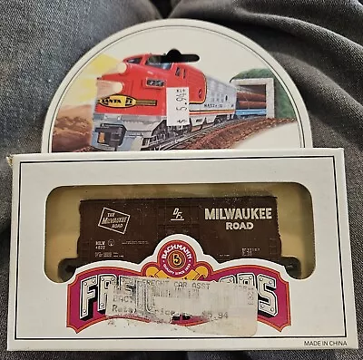 N Scale Bachmann N Scale 71250 Milwaukee Road 41' Hi-Cube Boxcar #MILW 4622 • $8.99