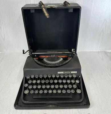 Vintage Invicta Typewriter With Case Made In Italy 1940’s - Working • £59.99