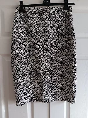 Marks&Spencer Stretch Pencil Skirt New Size 12 • £4