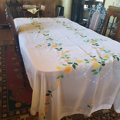 $44 • Buy Embroidered And Appliqued Tablecloth With 12 Napkins