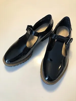 Womens Clarks Somerset Griffin Monty Shoes T-Strap Size 8M • $25