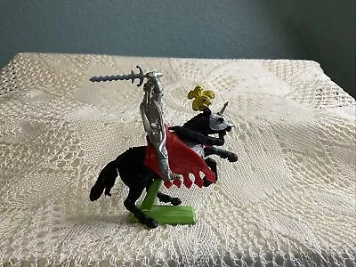 VTG Britains LTD 1971 Deetail Medieval MOUNTED Sword Knight Horse Metal Stand • $5.99