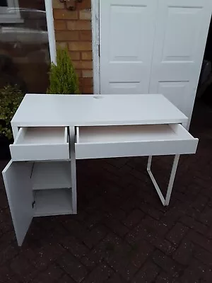 White Computor Table • £20