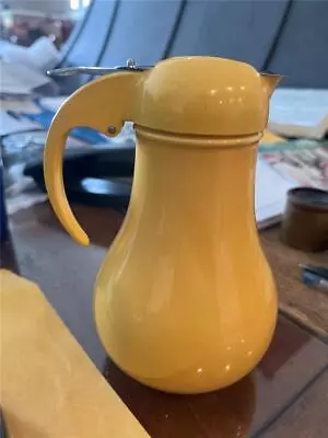 Vintage Homer Laughlin FIESTA YELLOW SYRUP PITCHER W/ Matching LID  - VERY NICE! • $550