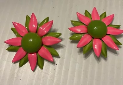 Vintage MCM Daisy Clip Earrings Colorful • $14.99