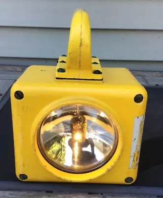 Nice Vintage Us Navy Pauluhn Electric Lantern Flashlight Mil-f-16377/53-tested • $65