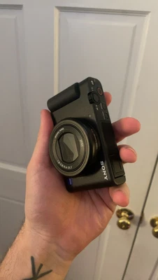 $750 • Buy Sony ZV-1 Digital Compact Vlogging Camera- Black