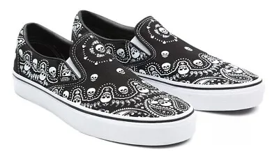 Vans Classic Slip-On Shoes Bandana - Black/True White • £95