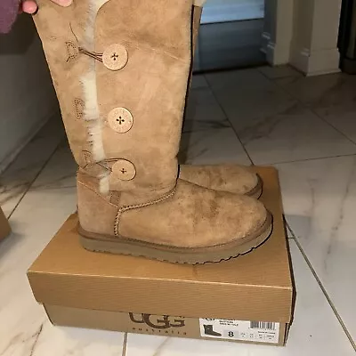 UGG 1016227 Bailey Button Triplet II Size 8 Women's Boots - Chestnut • $50