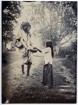 1911 Original Photo Girl And Beggar Mhow Indore Madhya Pradesh India - P61 • £11.40