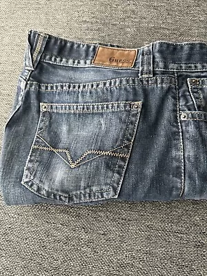 Guess Rowland Men’s Relaxed Straight Fit Blue Jeans 36x32 • $10.99