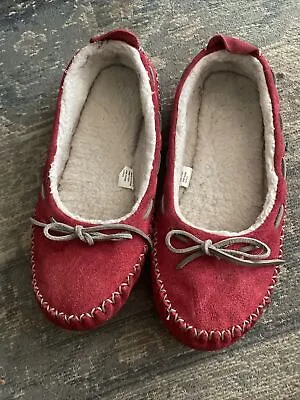 L.L. BEAN Red Suede Leather Fleece Lined Moccasins Slippers Women's Size 8 • $29.99
