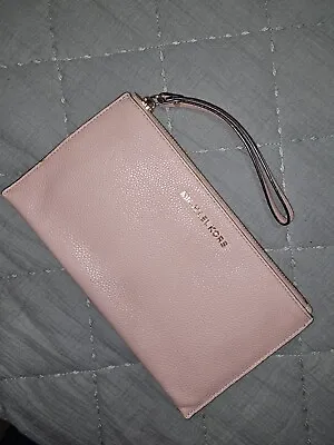 Michael Kors  Wristlet • $30