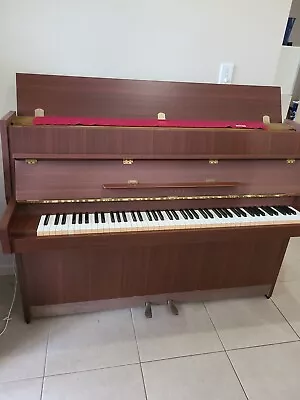 Piano  Yamaha  Upright  Lu 101    • $2500