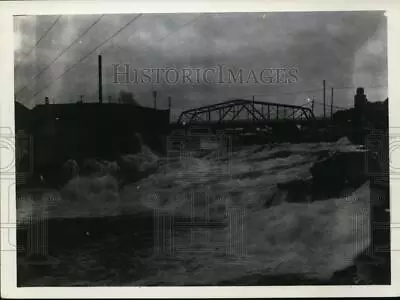1941 Press Photo Howard St. Bridge At High Water 1909 - Spa01368 • $19.99