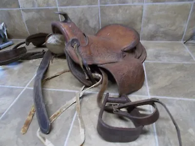 Vintage Brown Leather Western Horse Saddle With Plastic Stirrups - Wear • $125