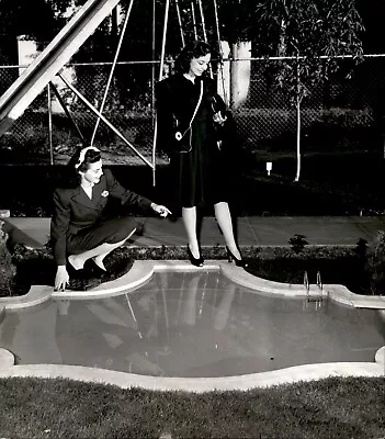 LD361 1940 Original Alex Kahle Photo MARGUERITE CHAPMAN RENEE HAAL Swmming Pool • $20