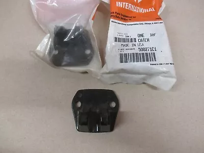 International 500271c1 Catch 1 Lot Of 2 Pieces Oem Truck Parts Dt466 Nos • $19.99