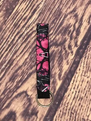 $5.99 • Buy Muddy Girl Pink Camouflage Pattern Wrist Keychain Holder