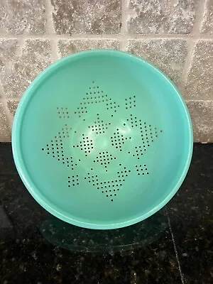 Vintage Tupperware  Colander Strainer Bowl Jadeite Green  9 ½   X  5  • $9.99