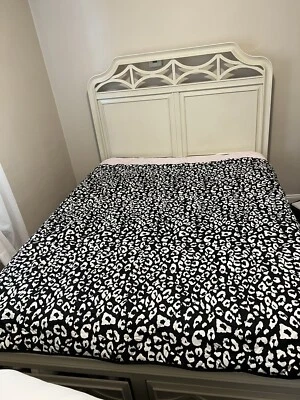 $170 • Buy Victoria Secret PINK Cheetah Queen Reversible Bedding Blank & Pink Purple