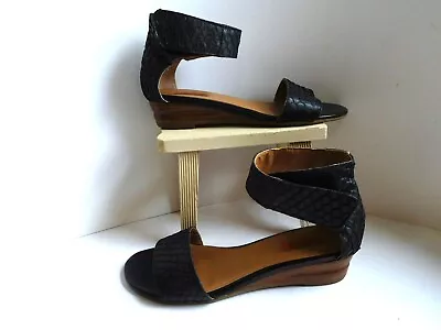 Miz Mooz  Womens Papaya Black Leather Sandals Size 8.5 Ankle Strap Low Heel • $30