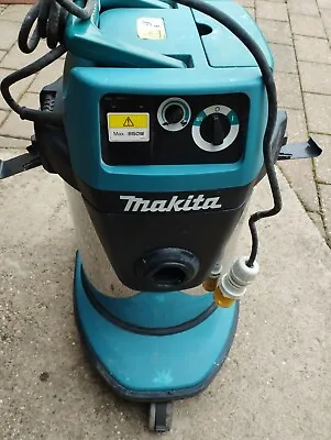 Makita Dust Extractor Wet/Dry VC3210L. 110v • £195