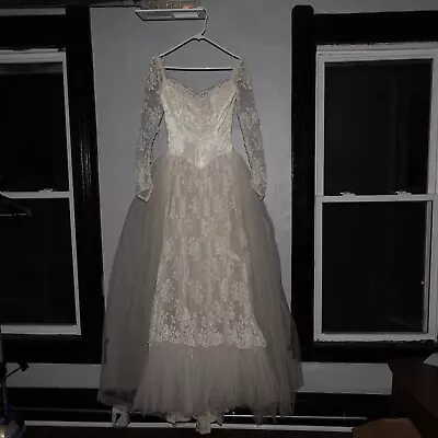 Vintage 1950s Vené Tulle And Lace Wedding Dress • $68.95