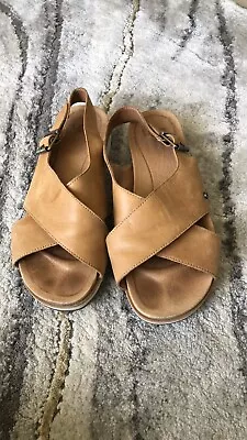 Womens UGG Criss Cross Kamile Sandals Heel Strap Tan Size 6.5 • $25