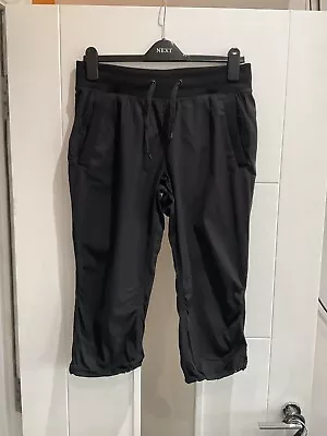 Ladies H&M Black Cropped Trousers - US 10 / UK 12 • £6