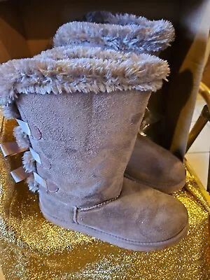 UGg W Classic Short Taupe Sz 9  Preowned • $89