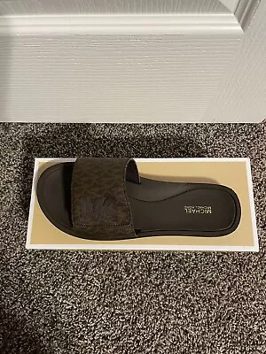 Michael Kors Slides 9 • $30