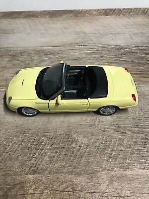 Maisto Ford Thunderbird Convertible Yellow 1:25 Scale • $15.95
