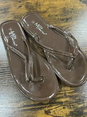 Max Collection Women's 7 Brown Wet Look Patent Thong Flip-Flop Sandals • $6