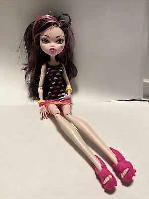 Monster High Creepateria Draculaura Doll Mattel 2008 Black Top Pink Skirt • $19.99