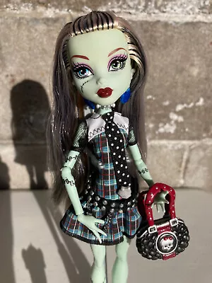 Frankie Stein Monster High Doll First Wave With Pet Purse And Stand Excellent • $90
