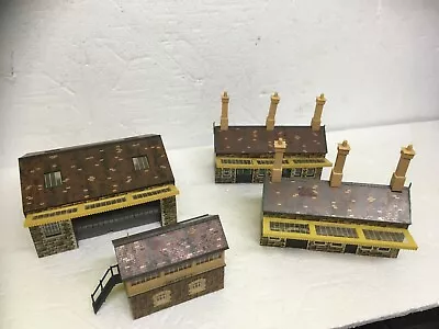 Lot..659......OO GAUGE HORNBY STATIONS  SIGNAL BOX ...GOODS SHED..X..4.....(12) • £0.99