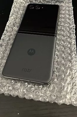 Motorola Razr+ - 256GB - Quartz Black (Unlocked) (Dual SIM) • $271