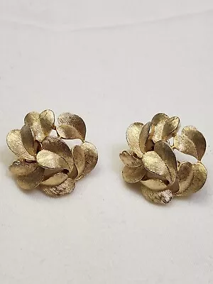 Crown Trifari Vintage Clip-On Heart Earrings Heart Leaf Cluster Gold Tone  • $24.99