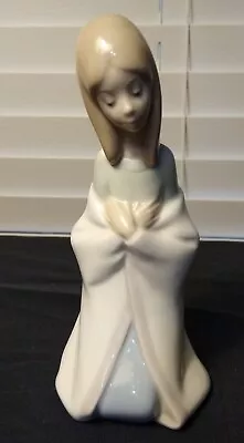 Lladro Virgin Mary 6 Inch Tall Kneeling Glossy Praying Girl Nativity Figurine • $38.99