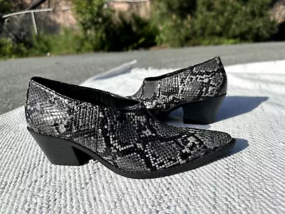 Zara Boots 7.5 Black/Gray Snake Print Block Heels Pointed Toe Shoes Womens • $19.99