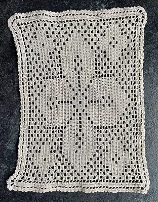 VINTAGE  OFF WHITE COTTON CROCHET LACE TABLE MAT/DOILY Very Good Condition • £1.99