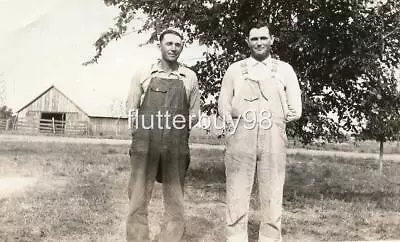 Z251 Vtg Photo  HOW THEY GROW IN MISSOURI   CLARENCE  &  JOHN  FARMERS C 1930 • $4.50