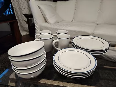 Maitre D'by ONEIDA16 Piece Service For 4 Excellent Condition  • $135