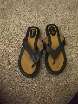 B.o.c. Born Concept Women's Size 8 T-Post Black SANDALS Pre-Owned • $14.21