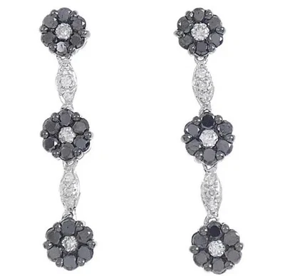 £399 • Buy 18ct White Gold 1.06ct Diamond Daisy Cluster Earrings 