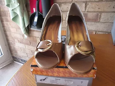 Ladies Boxed Mary G Size 7 Gold Healed Shoes • £7