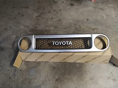 07-14 Toyota FJ Cruiser Front Grille OEM Silver • $140